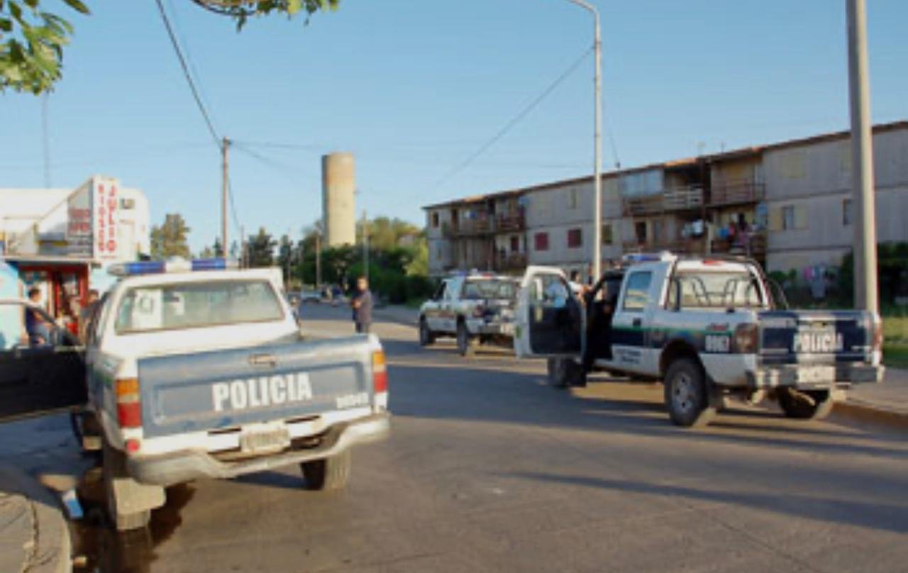 Primera Plana Balas en la noche de las 512: Tres heridos y un barrio ...