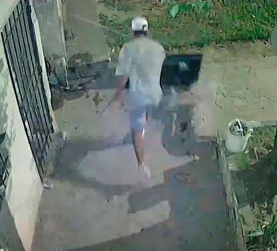 Brutal robo: entró por la fuerza a una casa, golpeó al dueño y escapó con un TV de 50 pulgadas