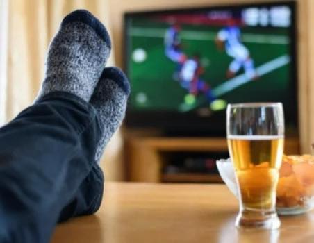 Insólito caso de usurpación: ocupó la casa, veía un partido y pidió dinero para irse