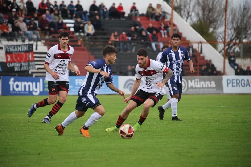 Douglas Haig reaccionó a tiempo, dio vuelta el partido y volvió a la victoria ante Sarmiento