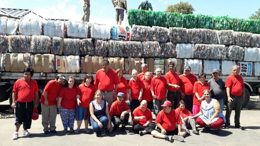 A 10 años de “Sembrando Compromiso”, el Taller Protegido busca recuperar el impulso del reciclaje de botellas PET