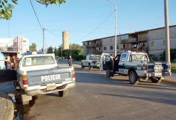 Tensión y violencia en las 512 Viviendas: un control terminó a los piedrazos contra la PolicÃa