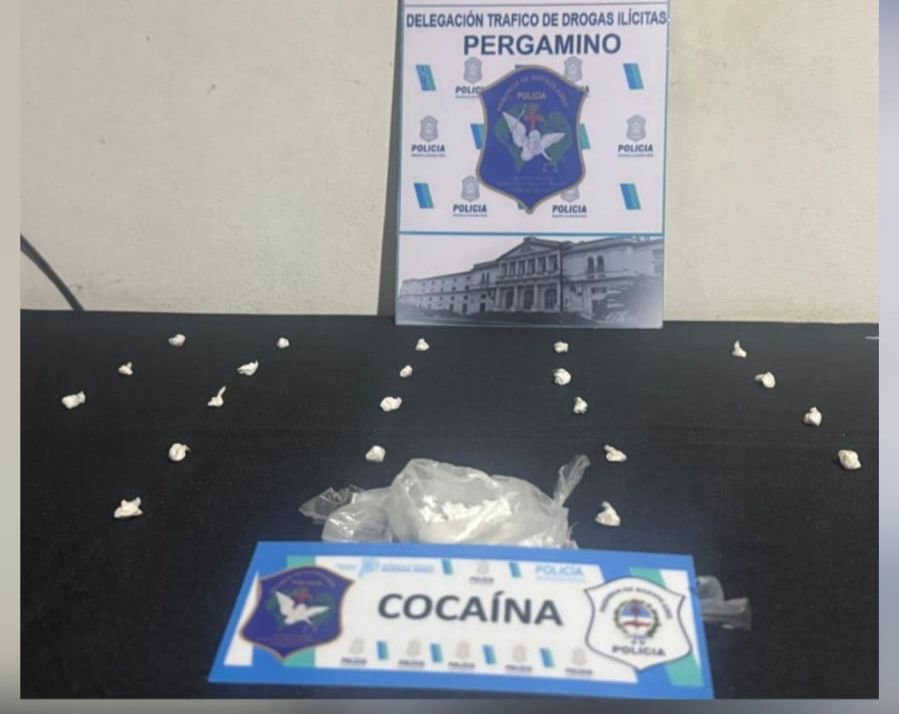 Detuvieron a tres personas acusadas de vender cocaína al menudeo 