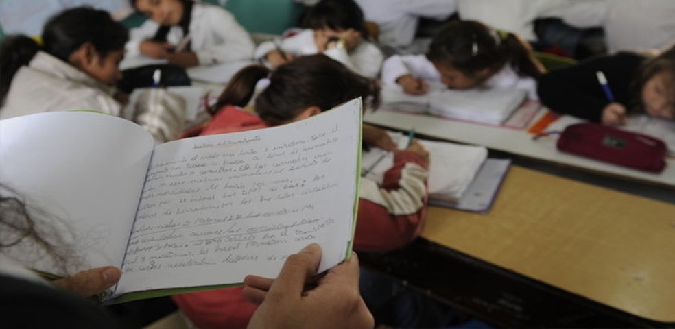 clases-maestra-alumnos-escuelajpg