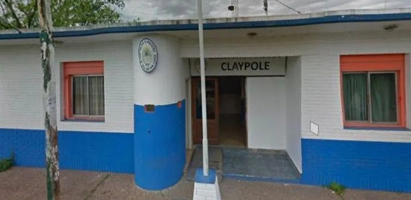 comi-claypolejpg