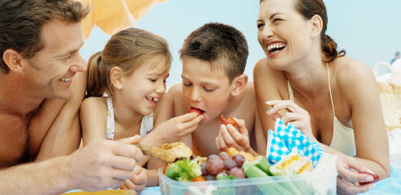 comer-fruta-playajpg