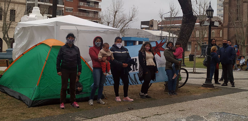 acampe-frente-a-la-muni-3jpg