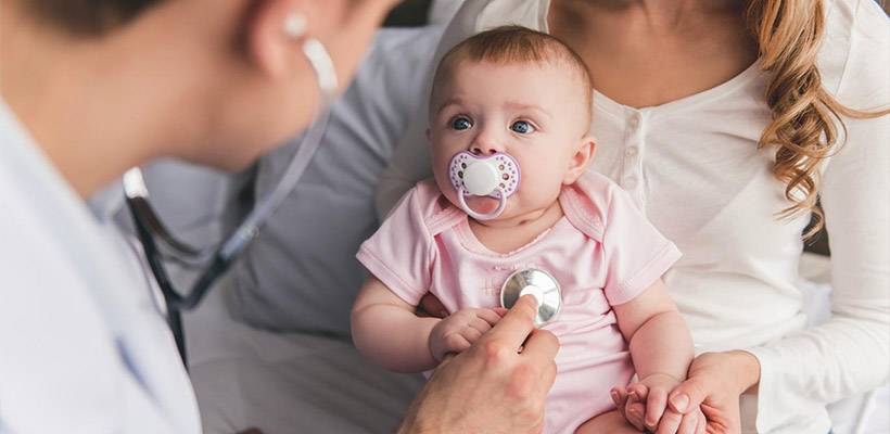 pediatra-medico-nena-nene-bebejpg