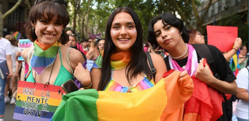 chicas orgullo.jpg