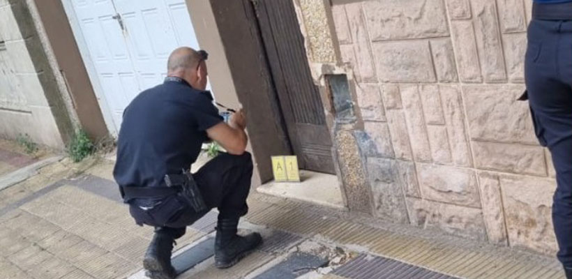 poli puerta.jpg