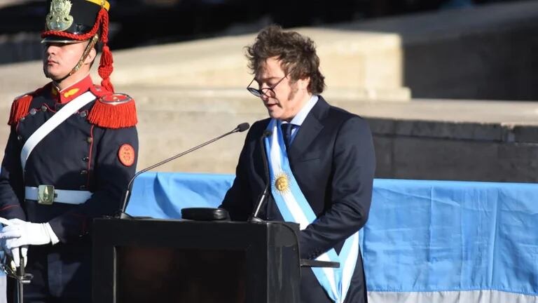 milei-discurso-banderajpeg